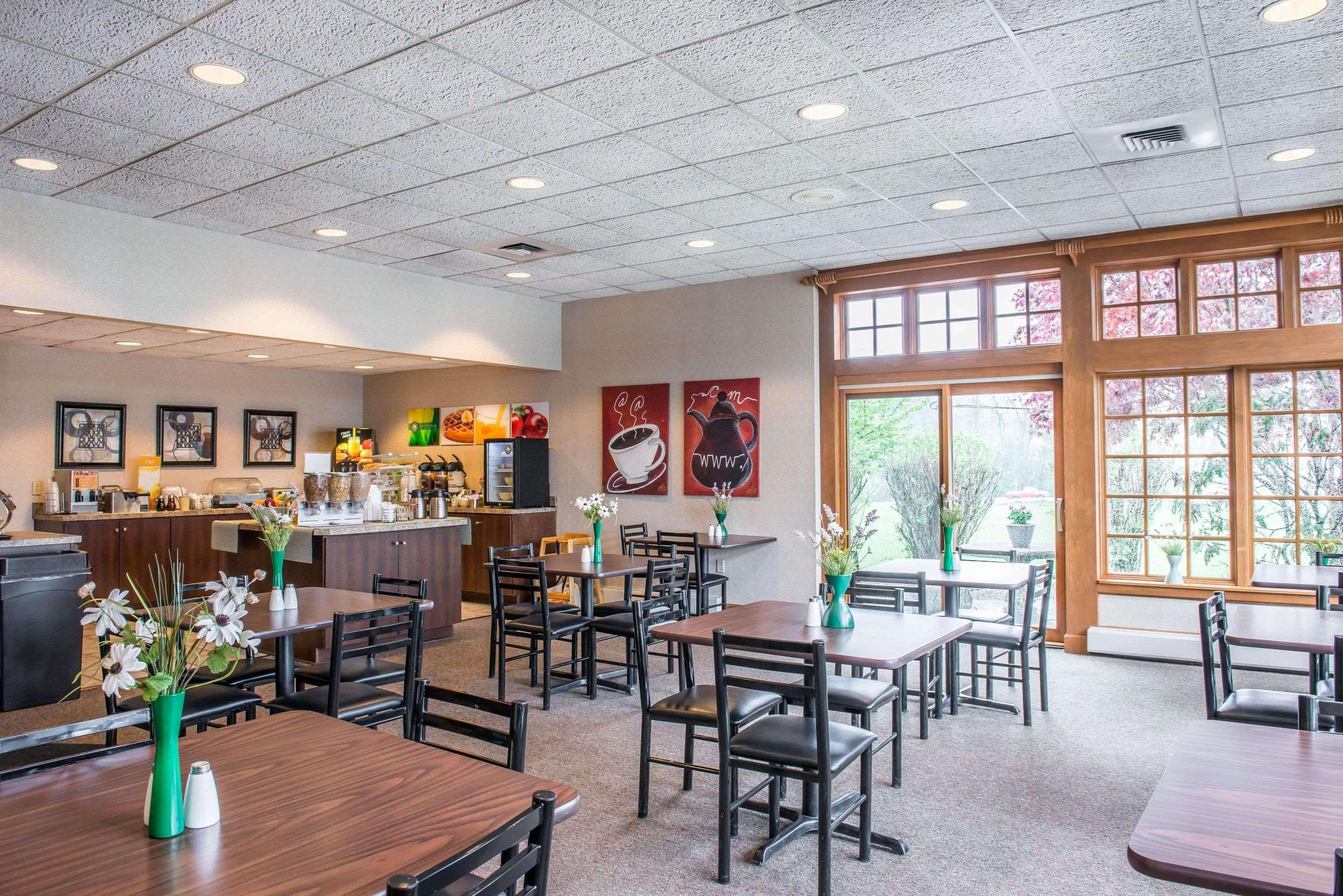 Inn Quality Pittsburgh Airport 2*