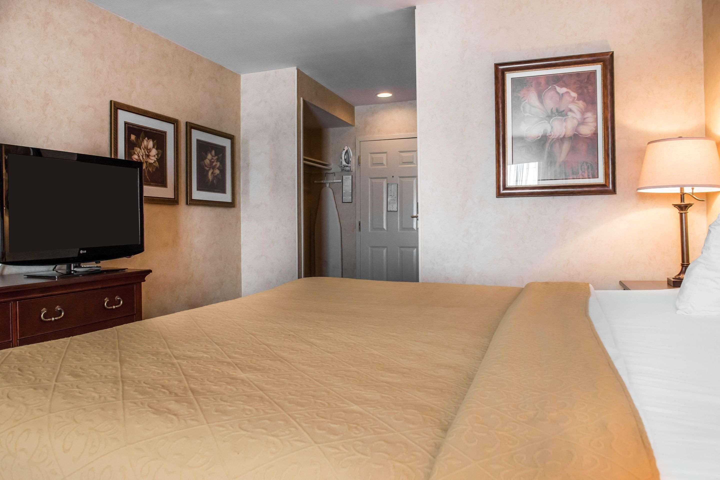 Quality Pittsburgh Airport Inn 2*